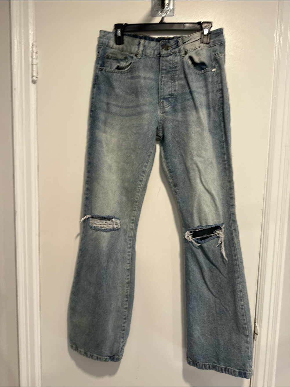 EUC Boohooman Sz:32 Relaxed Rigid Flare Bootleg Jean Knee Rips Light Wash. Retro